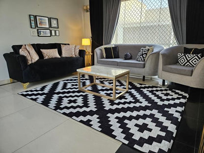 Black and White Geometric Centerpiece (Rug)