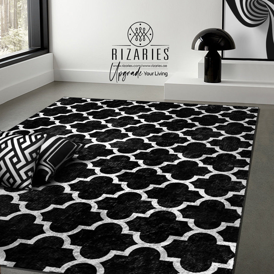 Black Quatrefoil Centerpiece (Rug)