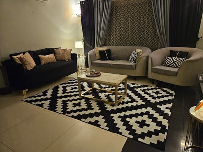 Black and White Geometric Centerpiece (Rug)