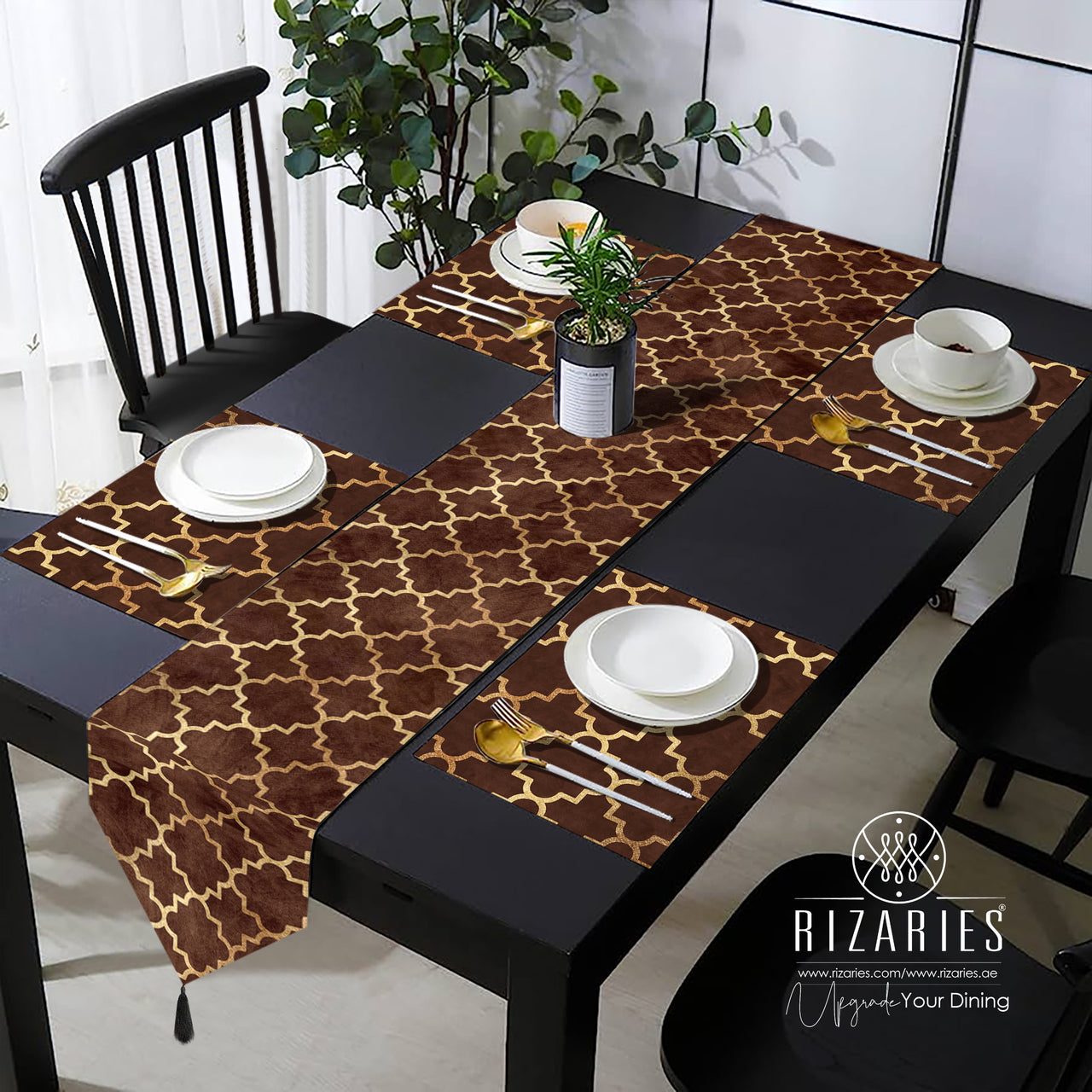 Brown Quatrefoil Table Style Set