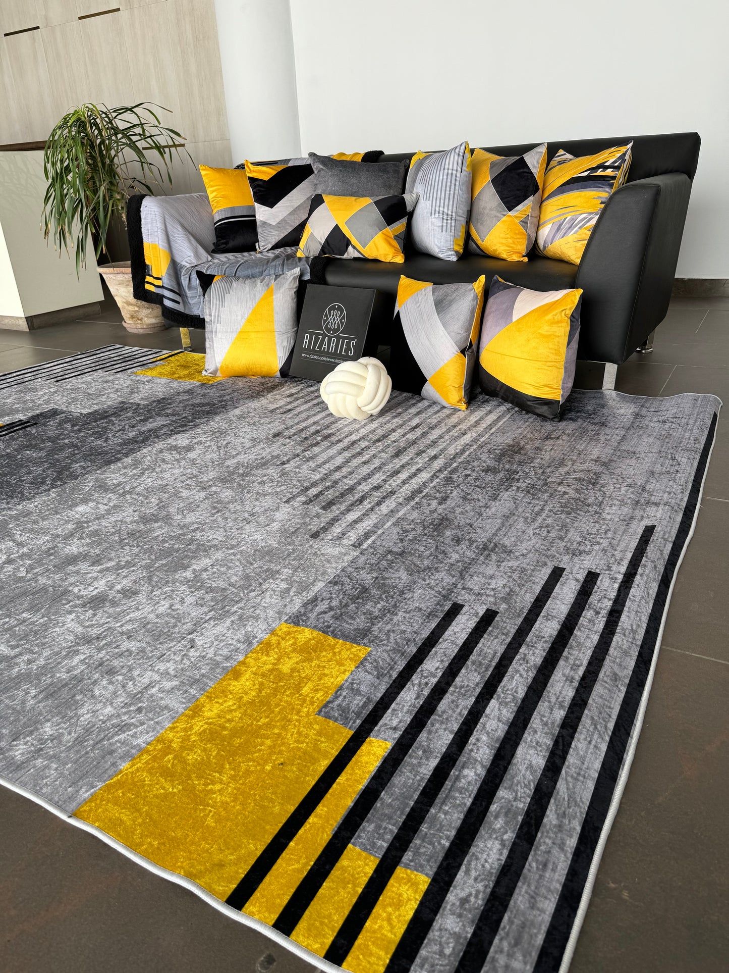 Black Lines Centerpiece (Rug)