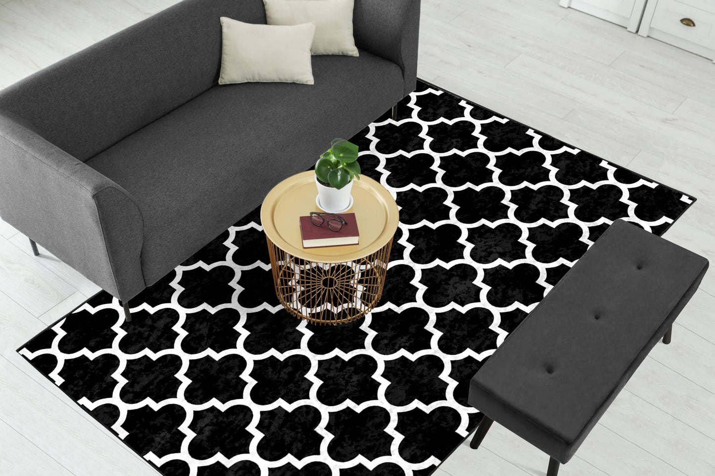 Black Quatrefoil Centerpiece (Rug)