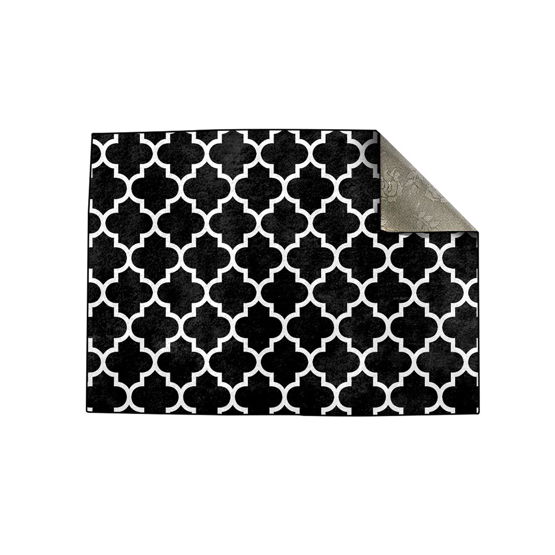 Black Quatrefoil Centerpiece (Rug)