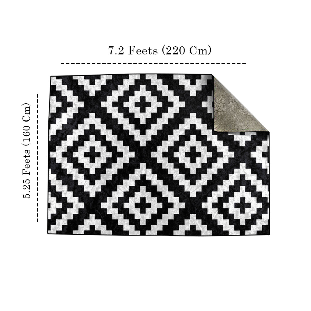 Black and White Geometric Centerpiece (Rug)