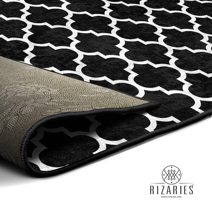 Black Quatrefoil Centerpiece (Rug)